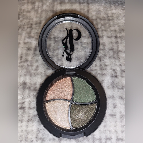 Eyeshadow Quad - Picture 2 of 3